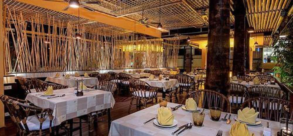 Bamboo House Phuket Hotel Karon Ngoại thất bức ảnh