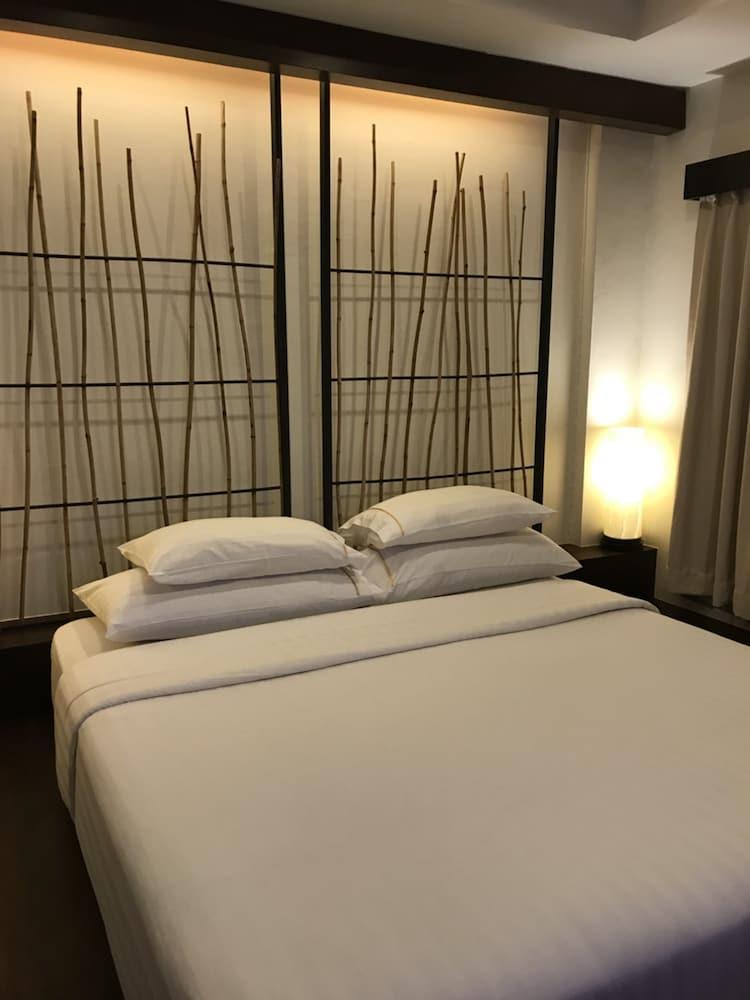 Bamboo House Phuket Hotel Karon Ngoại thất bức ảnh