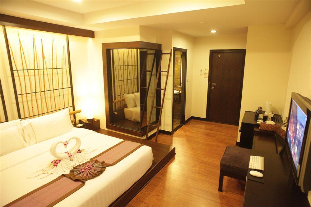 Bamboo House Phuket Hotel Karon Ngoại thất bức ảnh