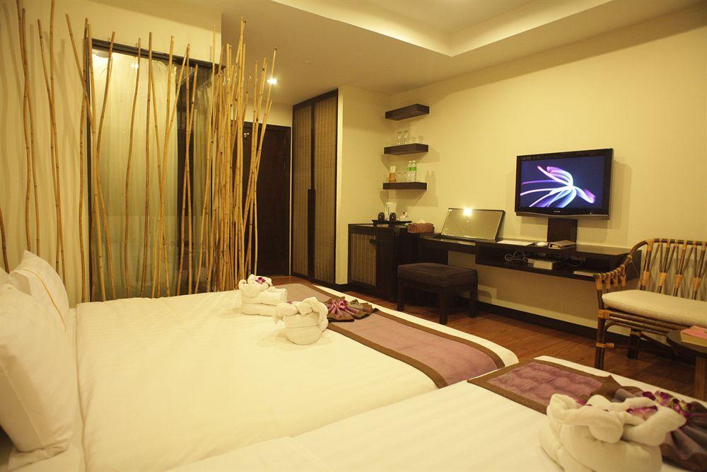 Bamboo House Phuket Hotel Karon Ngoại thất bức ảnh