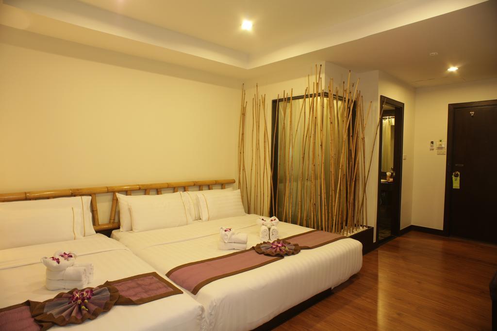 Bamboo House Phuket Hotel Karon Ngoại thất bức ảnh