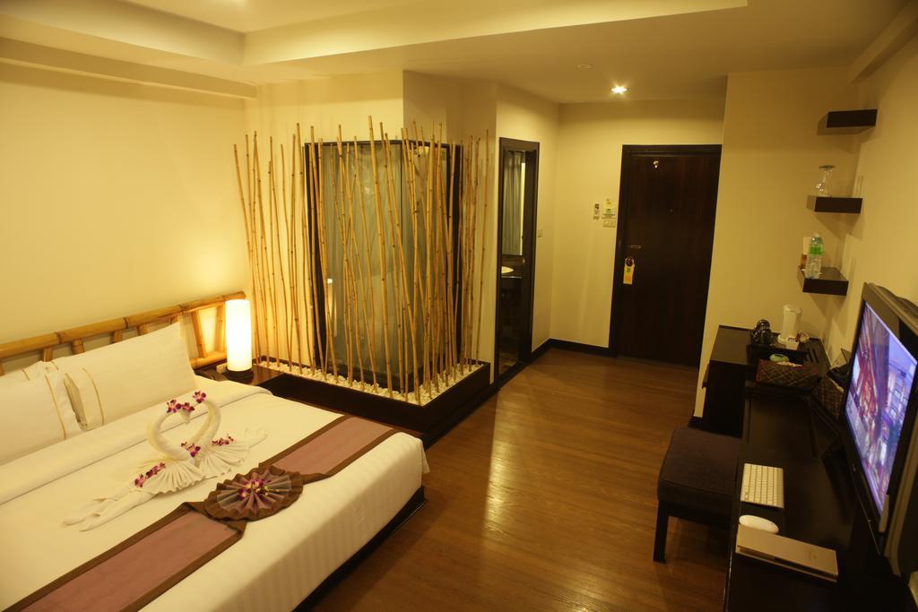 Bamboo House Phuket Hotel Karon Ngoại thất bức ảnh