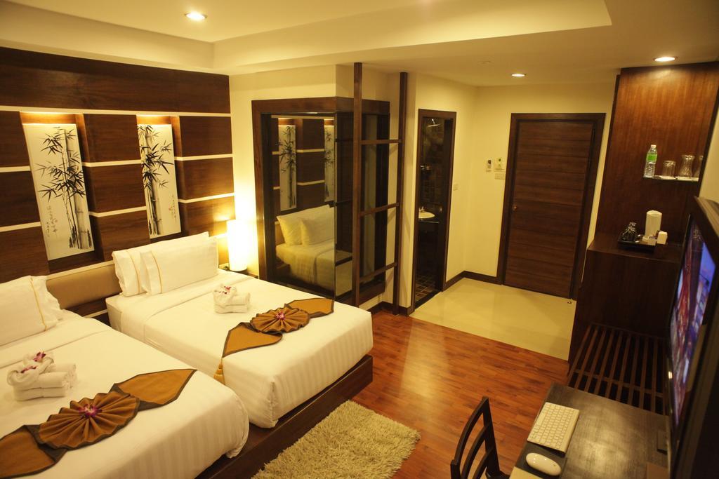 Bamboo House Phuket Hotel Karon Ngoại thất bức ảnh