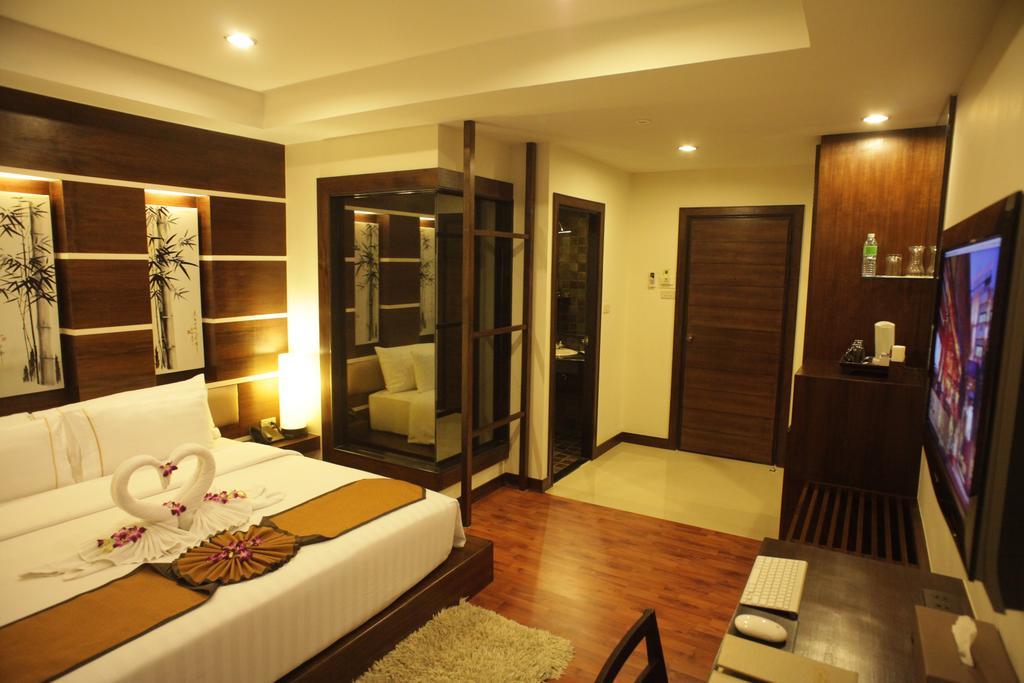 Bamboo House Phuket Hotel Karon Ngoại thất bức ảnh