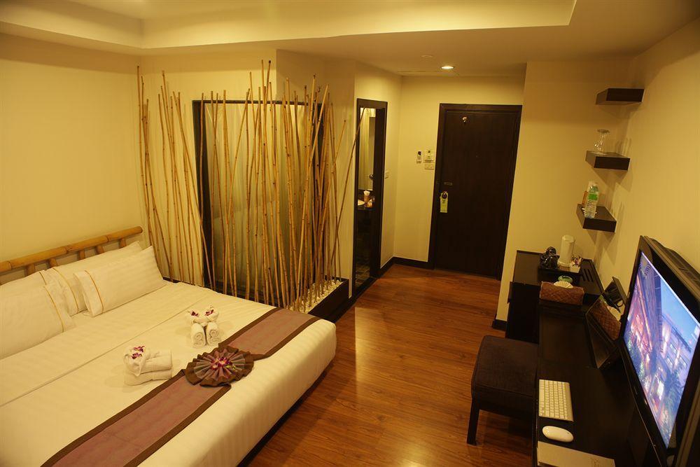 Bamboo House Phuket Hotel Karon Ngoại thất bức ảnh