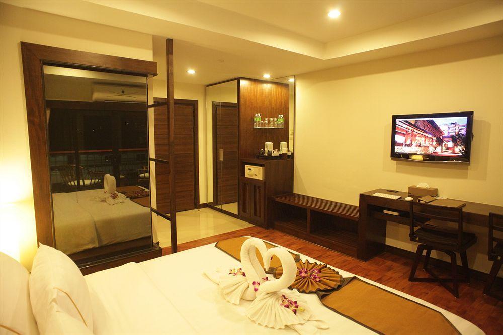 Bamboo House Phuket Hotel Karon Ngoại thất bức ảnh