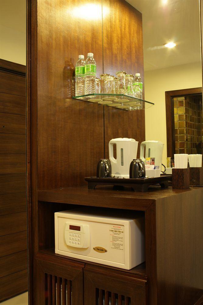 Bamboo House Phuket Hotel Karon Ngoại thất bức ảnh