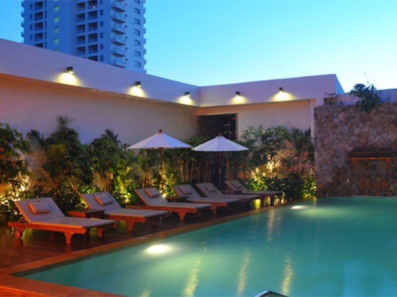Bamboo House Phuket Hotel Karon Ngoại thất bức ảnh