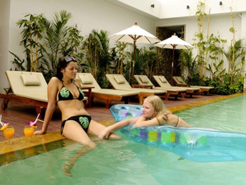 Bamboo House Phuket Hotel Karon Ngoại thất bức ảnh