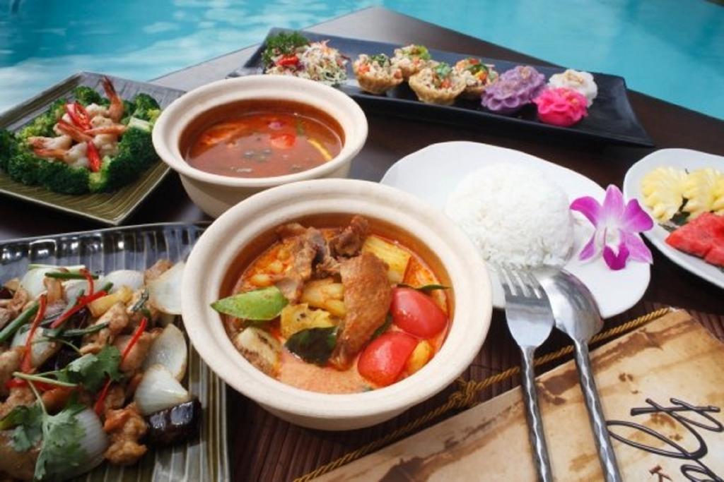 Bamboo House Phuket Hotel Karon Ngoại thất bức ảnh