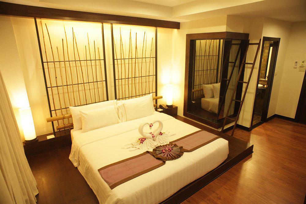 Bamboo House Phuket Hotel Karon Ngoại thất bức ảnh