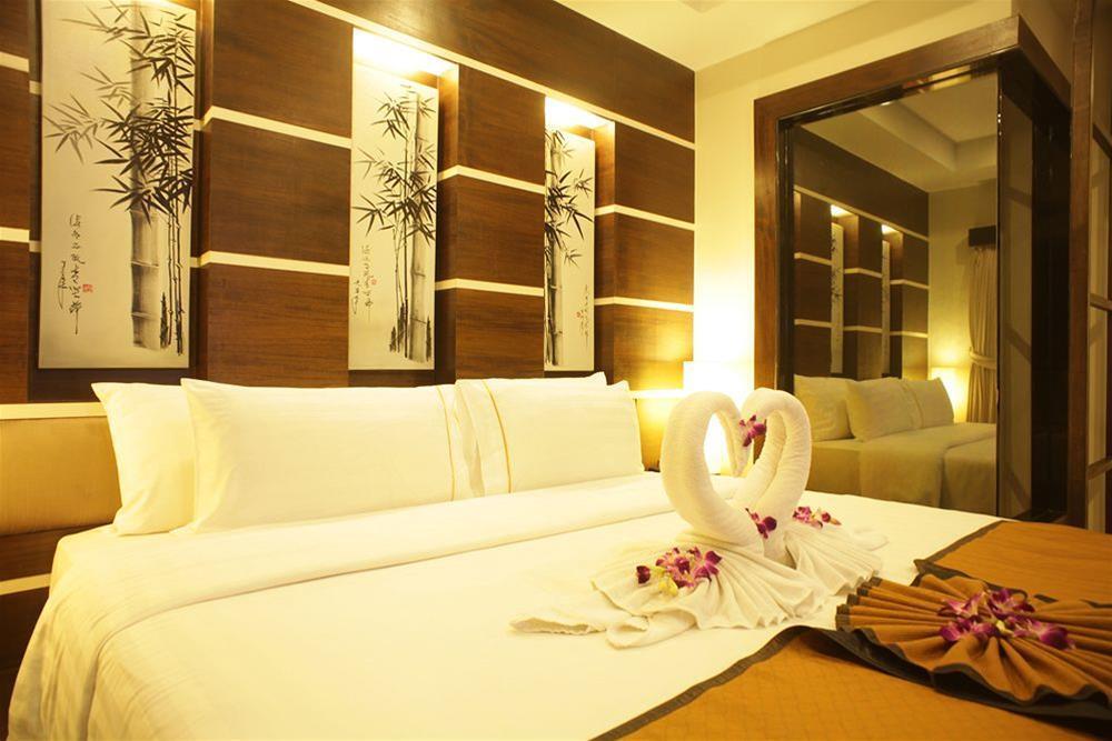 Bamboo House Phuket Hotel Karon Ngoại thất bức ảnh