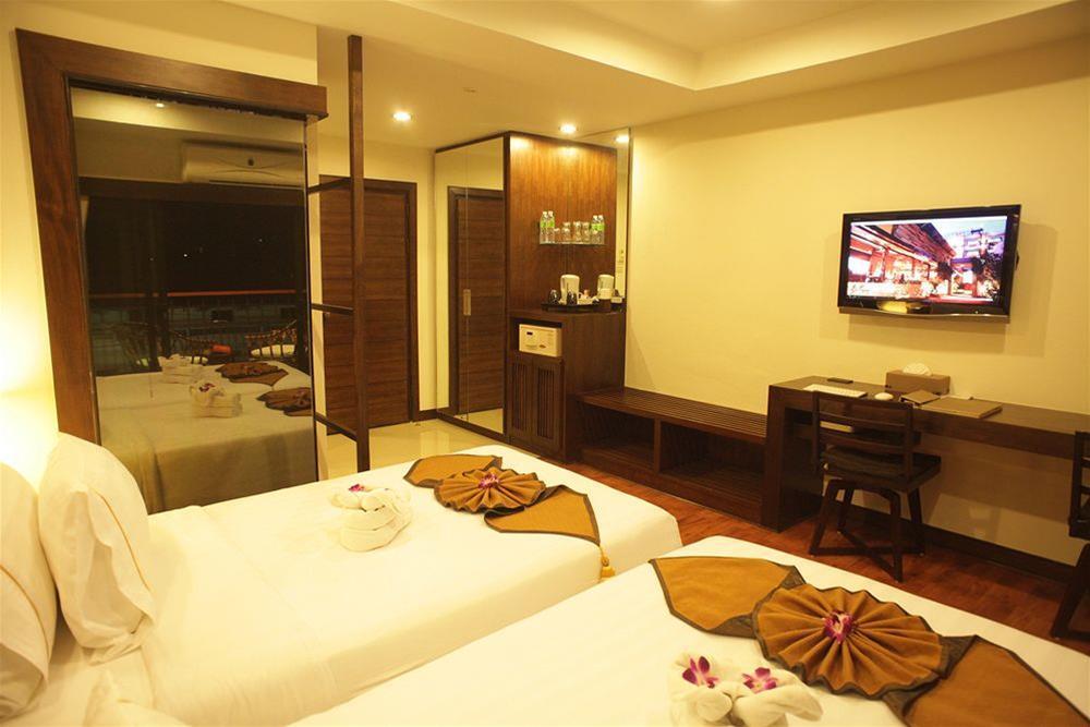 Bamboo House Phuket Hotel Karon Ngoại thất bức ảnh